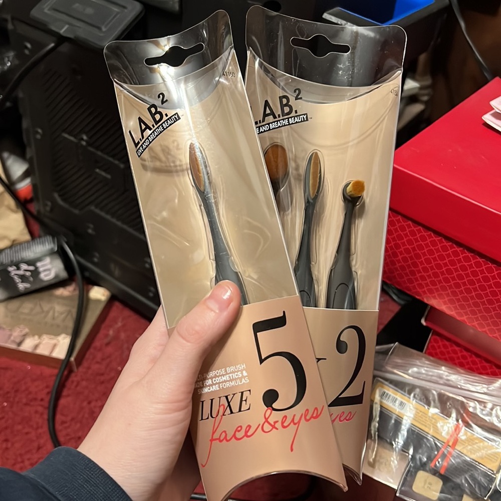 L.A.B. 2 Luxe 5 & K2 Brushes